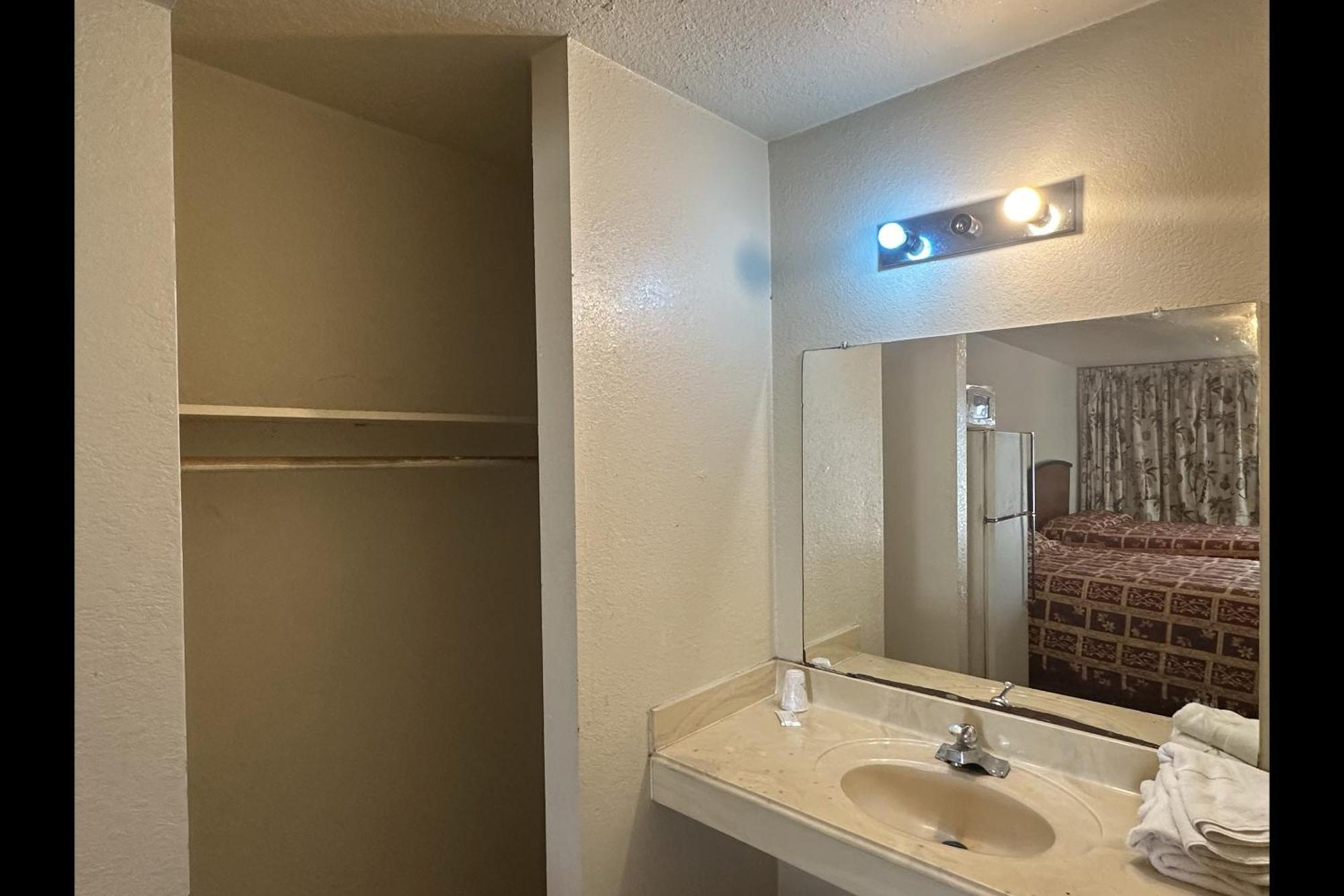 Travel Inn By Oyo La Marque Texas City I-45 Exterior photo